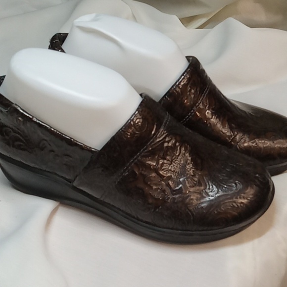 Nuture tooled leather clog nurse hospital shoe size 6 - Picture 2 of 8